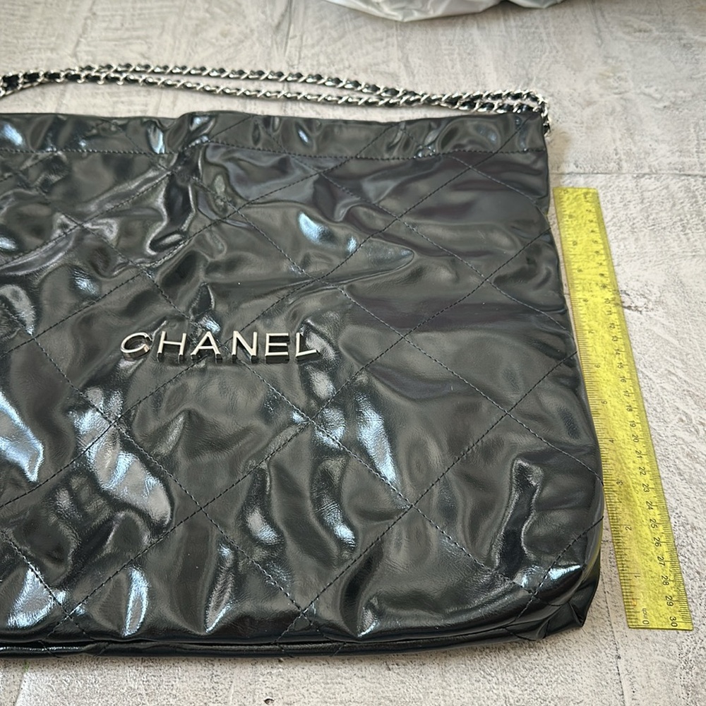CHANEL Black Quilted Leather Shoulder Bag - Picture 6 of 7